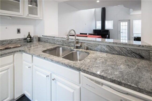 Building Photo - 19 Finch Trail NE