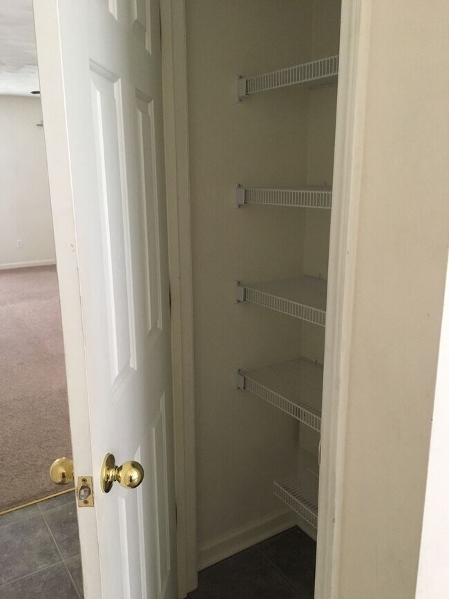 Building Photo - S. Market