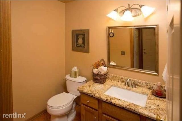 Building Photo - 2 br, 2 bath Townhome - 7845 Autumn Ridge Ave