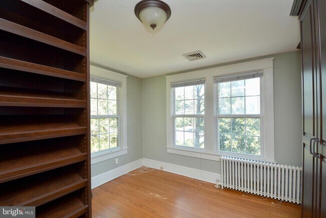 Building Photo - 8609 Oxon Hill Rd