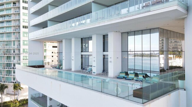 Building Photo - 700 NE 26th Terrace