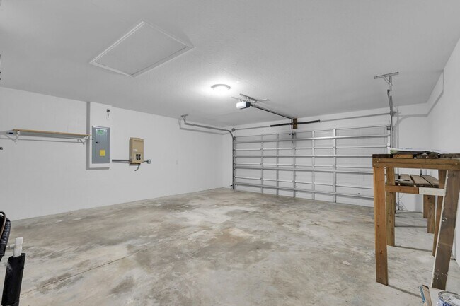 Building Photo - 3/2 Home In Silver Springs Shores