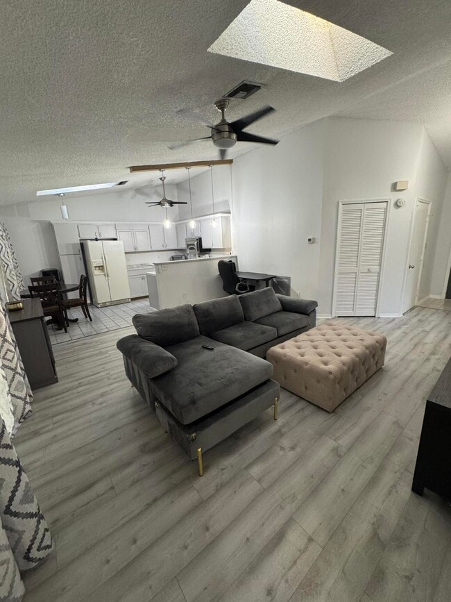 Building Photo - 1371 Thornbank Ln