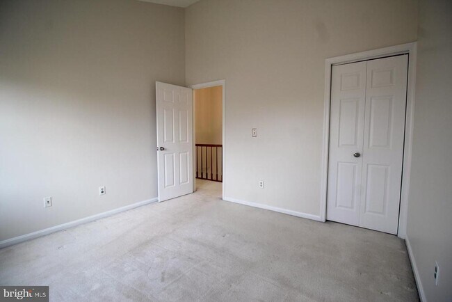 Building Photo - 6423 Little Potters Ln