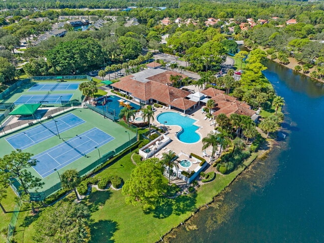 Building Photo - 300 Hammocks Trail