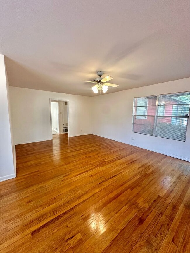 Building Photo - COMING AVAILABLE IN JULY - 3 Bedroom Home ...