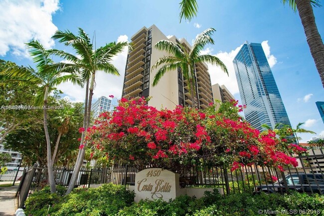 Building Photo - 1450 Brickell Bay Dr