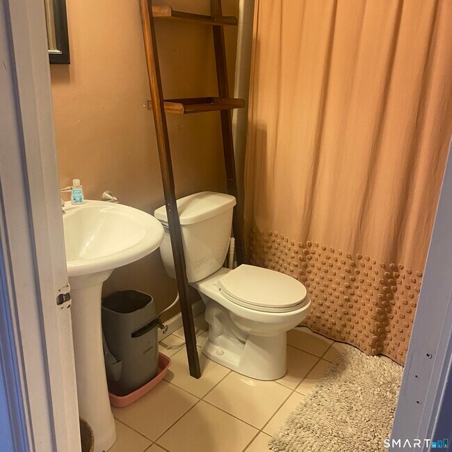 Building Photo - 3 Forest Glen Cir