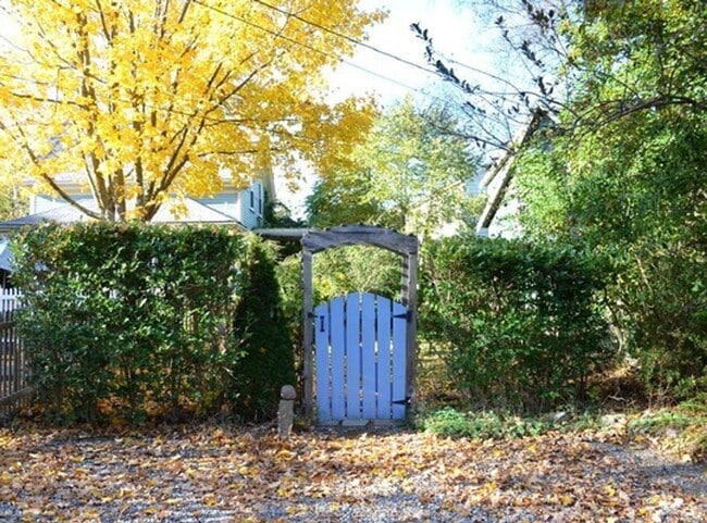 Building Photo - Winter Rental: Available Oct. 1-May 31 (Ut...