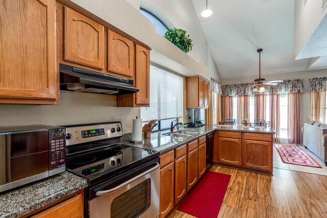 Building Photo - Location! Location! Beautiful 4 Bedroom/ 3 Bath Home! Ray/Kyrene