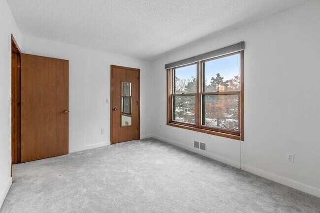 Building Photo - 232 3rd Ave NE