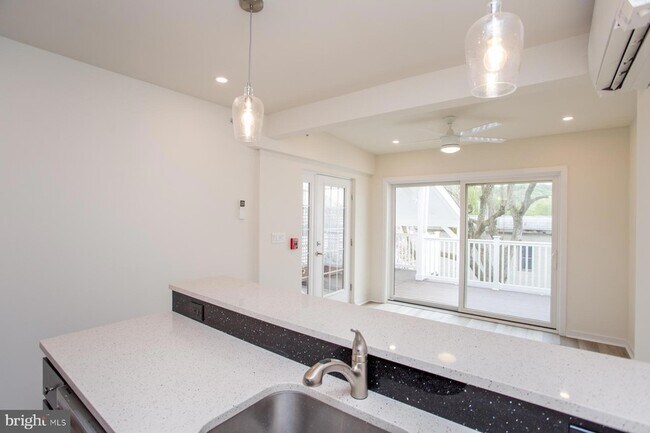 Building Photo - 41 Bridge St