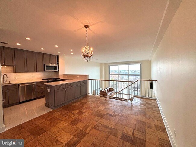 Building Photo - 1200 N Nash St