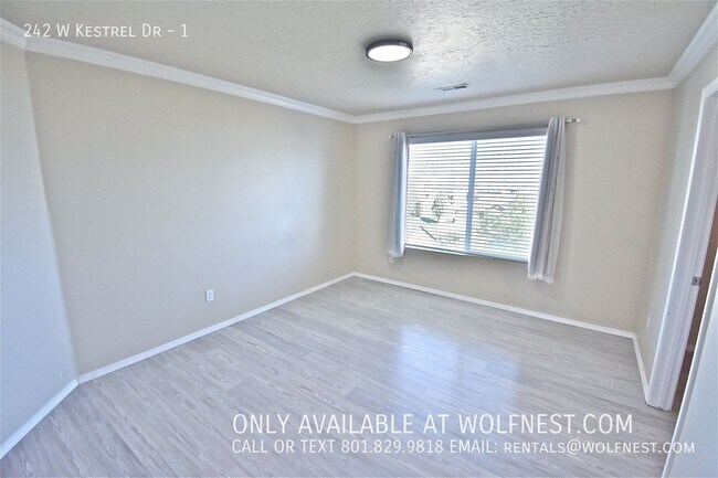 Building Photo - 242 Kestrel Dr