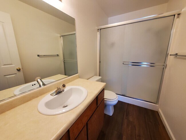 Building Photo - 1400 Howard Ct