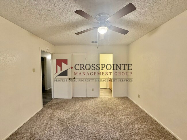 Building Photo - Available! 2 Bedroom 1 Bath Duplex in Longview!