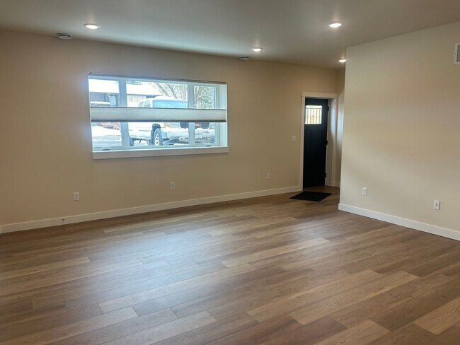 Building Photo - 2Br 2Full Baths and 2 walk in closets-privacy and space. Move in special $500 off first full mont...
