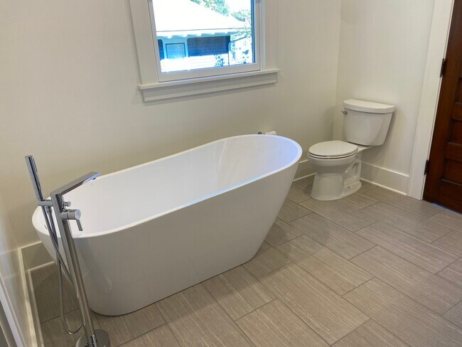 Building Photo - 237 Stuart Ave