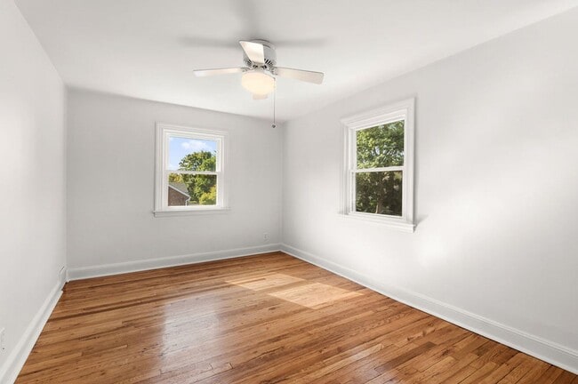 Building Photo - FIRST MONTH FREE* Twin home with new carpe...