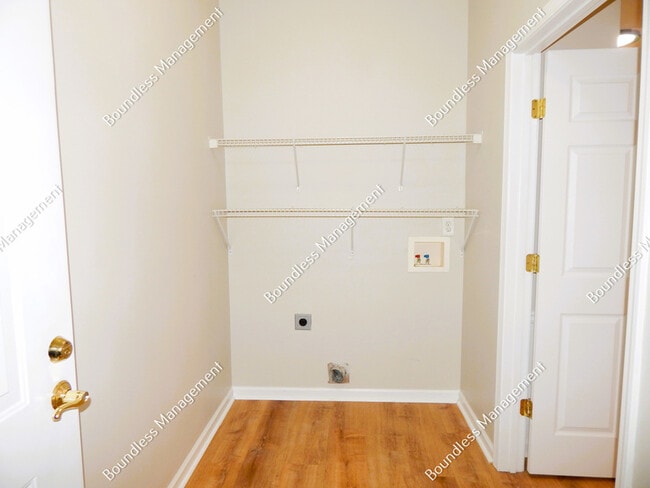 Building Photo - 308 Gable Brook Dr SW