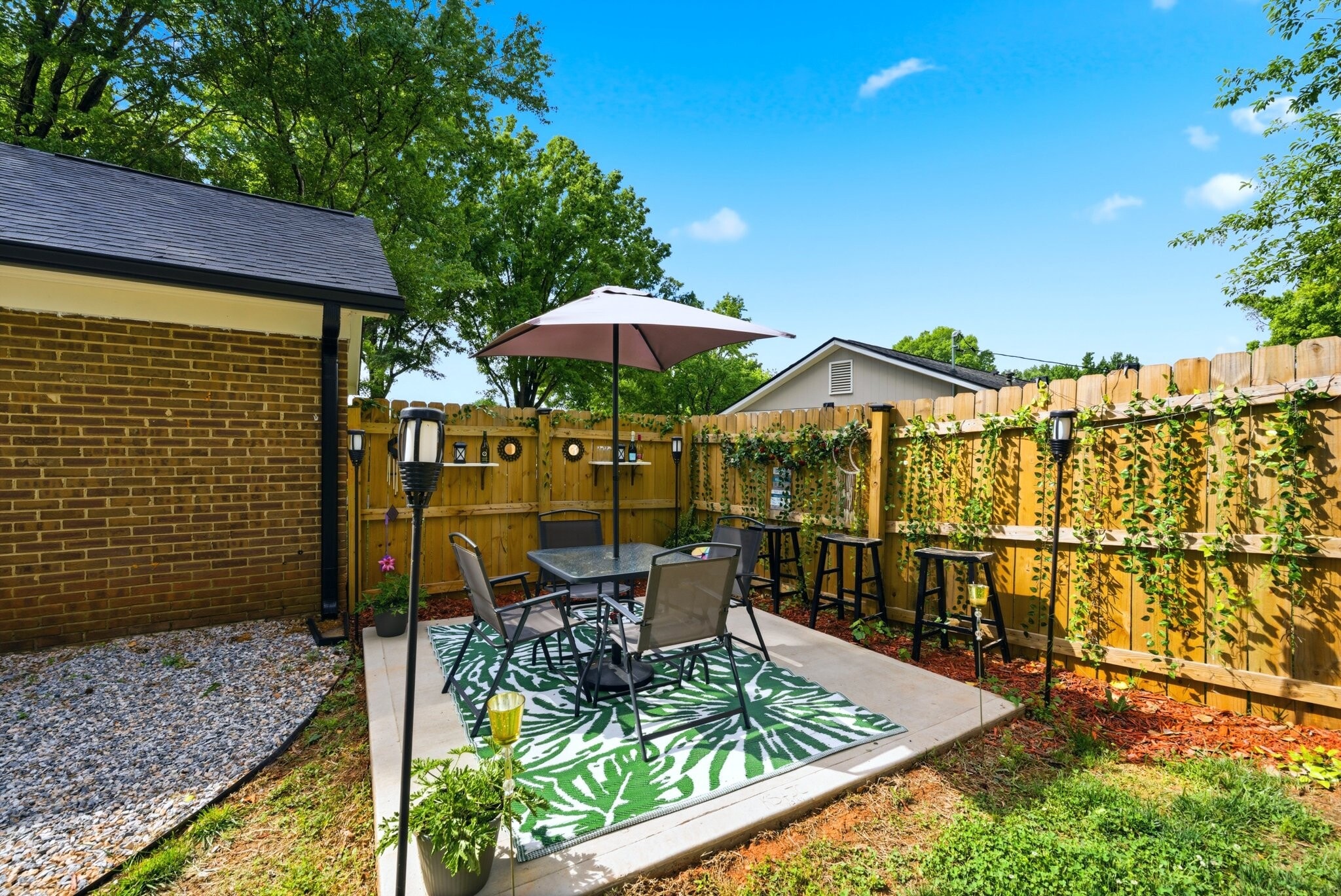 Building Photo - 818 Dedmon Dr