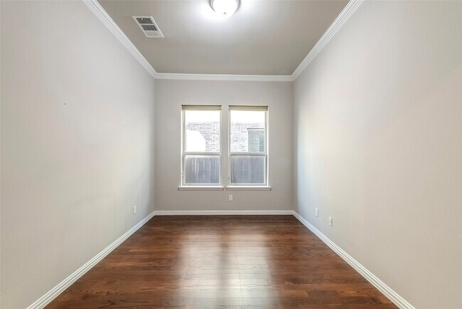 Building Photo - 6808 Badlands Dr