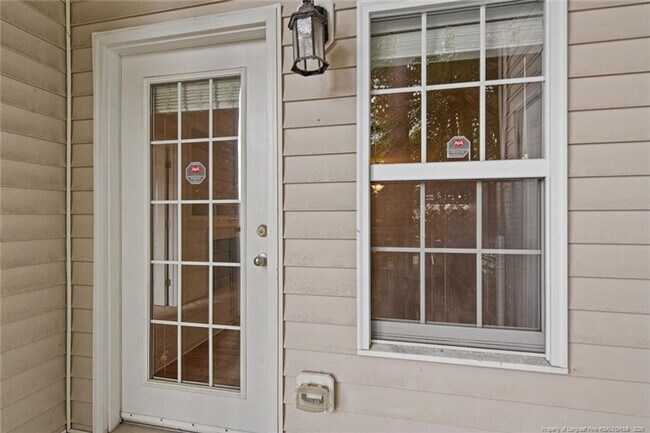 Building Photo - Spacious 2 bedroom available now!