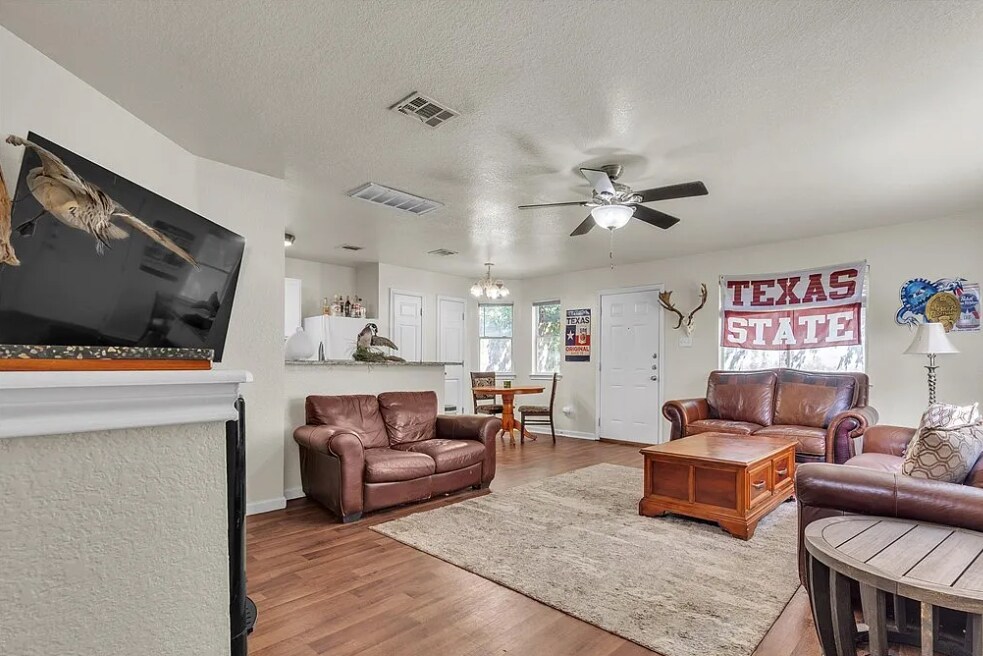 Building Photo - 897 Sagewood Trl