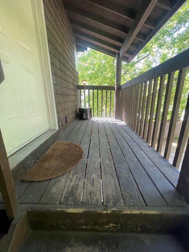 Building Photo - 52 Hickok Pl