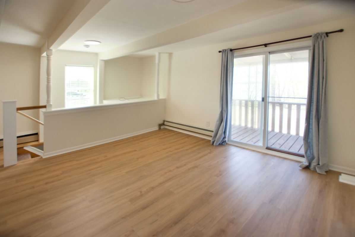 Building Photo - 1805 E Lake Dr