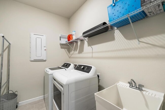 Building Photo - 13673 Fresh Ivy St