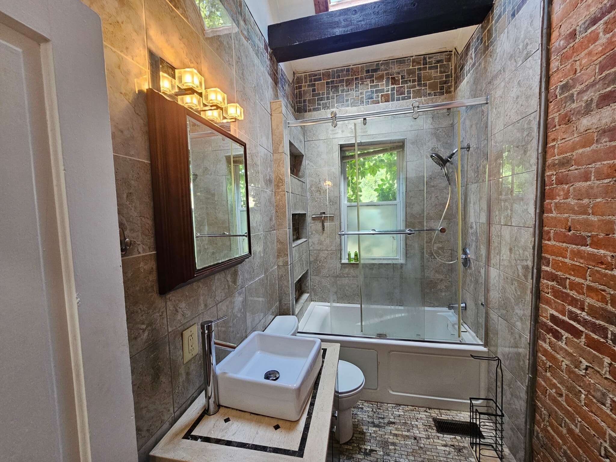 Beautiful Tile Modern shower/whirlpool - 943 Highland St