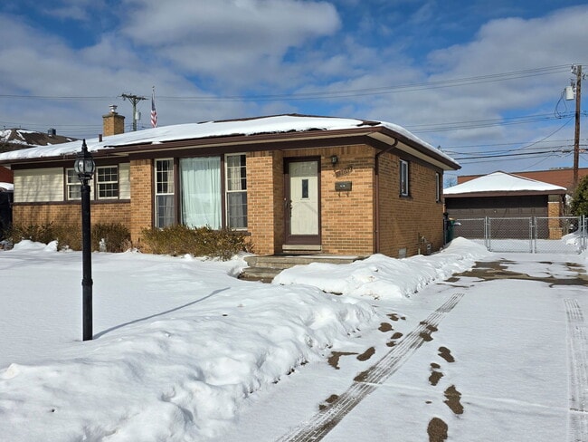 Building Photo - 33042 Slocum Dr