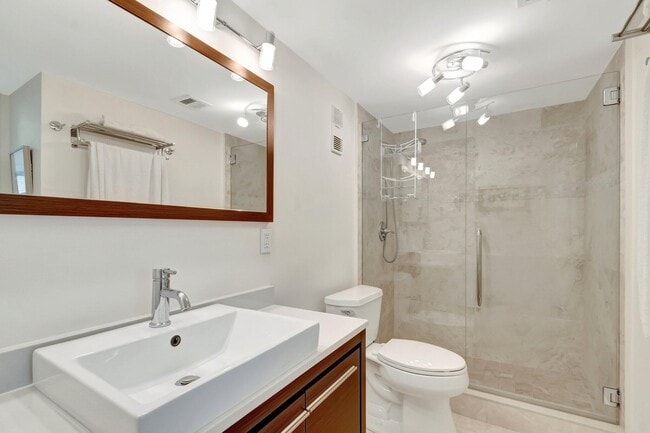 Building Photo - 5550 N Ocean Dr