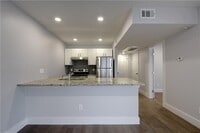 Building Photo - 909 Reinli St