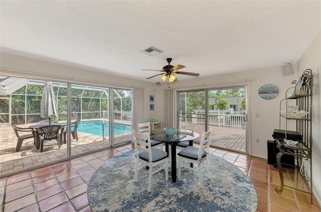 Building Photo - 4946 Commonwealth Dr
