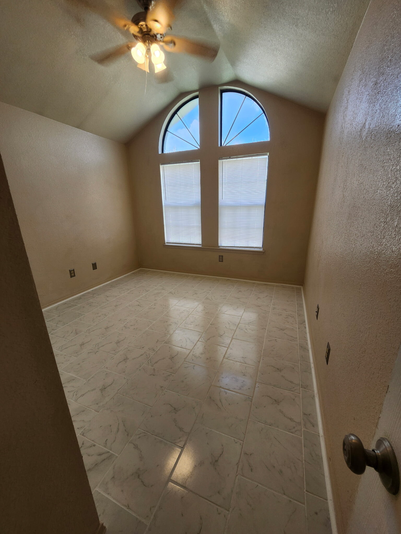 Building Photo - 2807 Diaz Dr