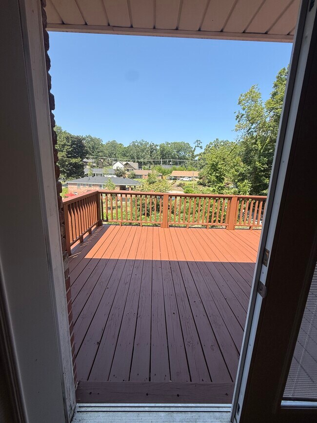 Building Photo - 147 Jewell Rd