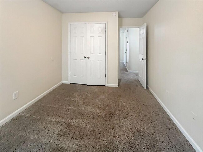Building Photo - 5000 Lincoln Dr