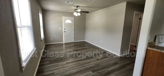 Building Photo - 407 E Rickenbacker Dr
