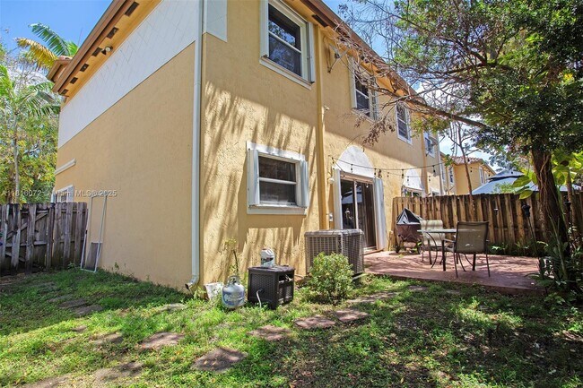 Building Photo - 14070 SW 50th Ct