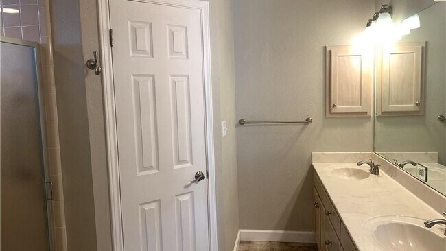 Building Photo - 725 Woodrow Cir