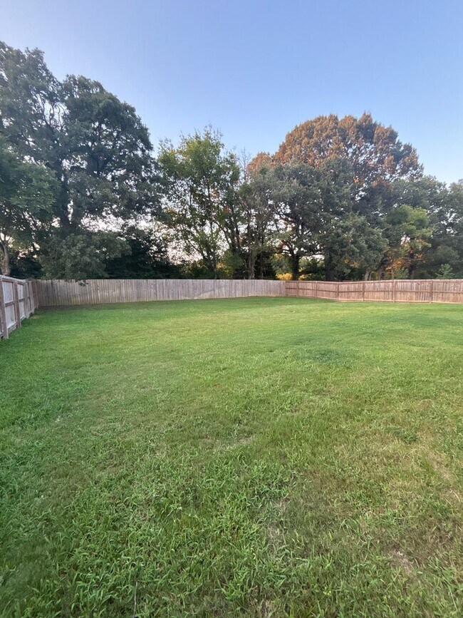 Building Photo - Beautiful South Tyler Rental in Royal Vista Estates!