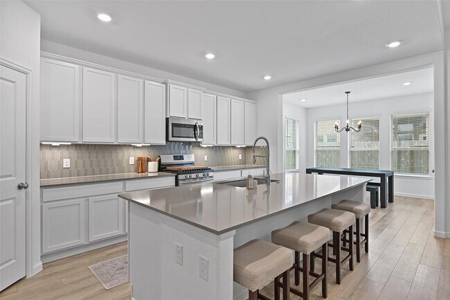 Building Photo - 805 Westwood Dr