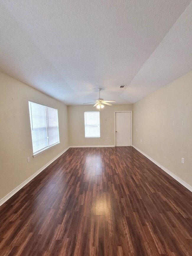 Building Photo - 7802 Heirloom Dr