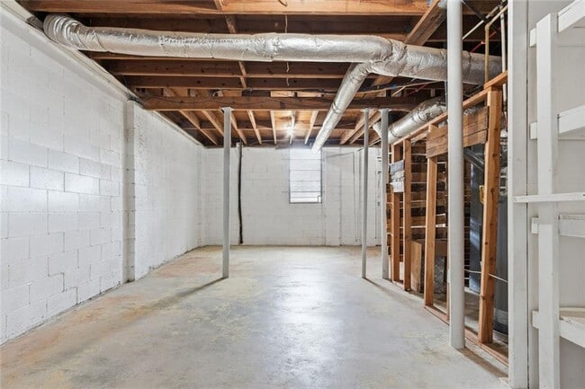 Building Photo - 1848 Winthrop Dr SE