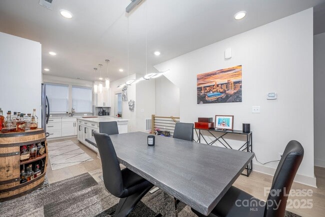 Building Photo - 1033 Wesley Terrace Ave