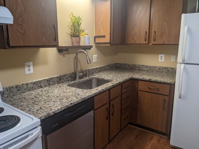 Building Photo - 8320 Mauzy Square