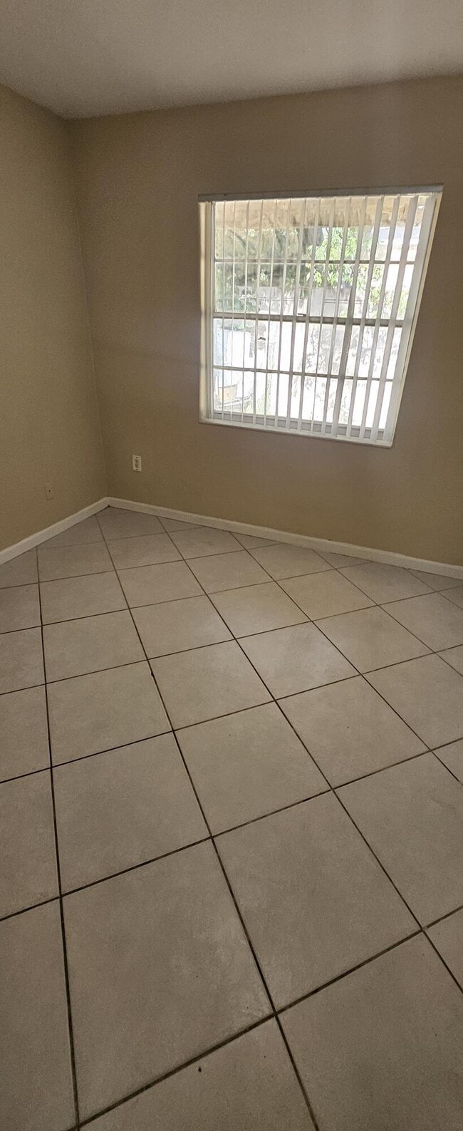 Building Photo - 1202 Summer St