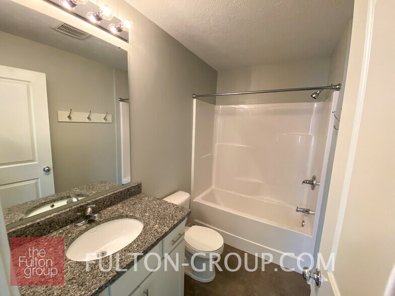 Building Photo - 336 Donald Plz SE